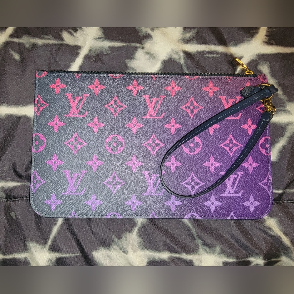 Louis Vuitton Neverfull MM Pochette